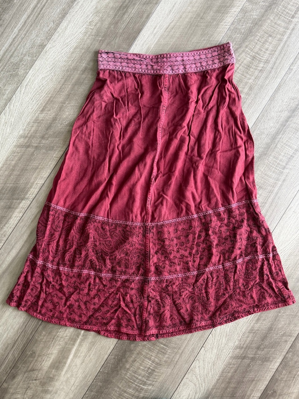 Studio West Embroidered Maroon Skirt Elastic Waist Women’s M Romantic Whimsical